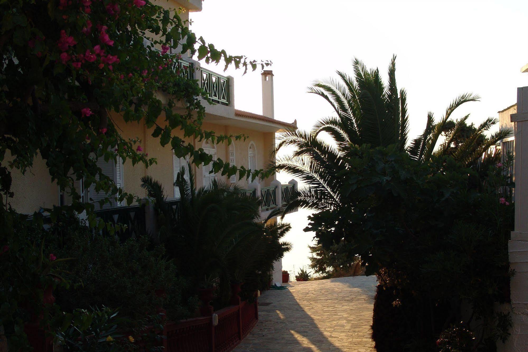 Cavos Bay Hotel & Studios Armenisztísz Kültér fotó